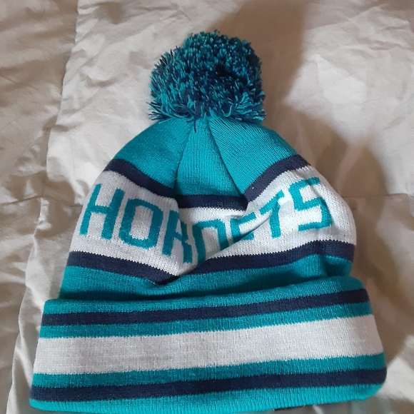 NWT Charlotte Hornets New Era toboggan/beanie.colorway: teal/purple/white - Picture 2 of 2